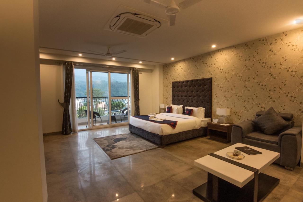 Holywater Hotel By Ganga Kinare #150 Mts From Ganga Ghat リシケーシュ エクステリア 写真