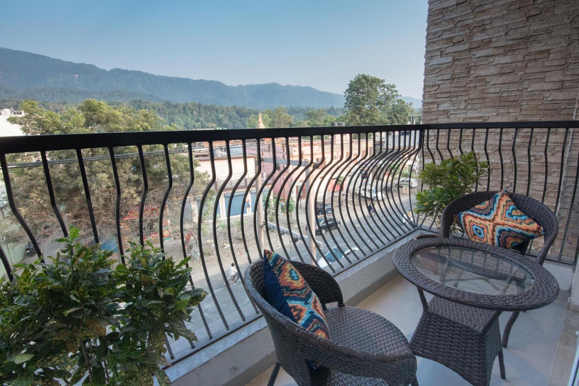 Holywater Hotel By Ganga Kinare #150 Mts From Ganga Ghat リシケーシュ エクステリア 写真