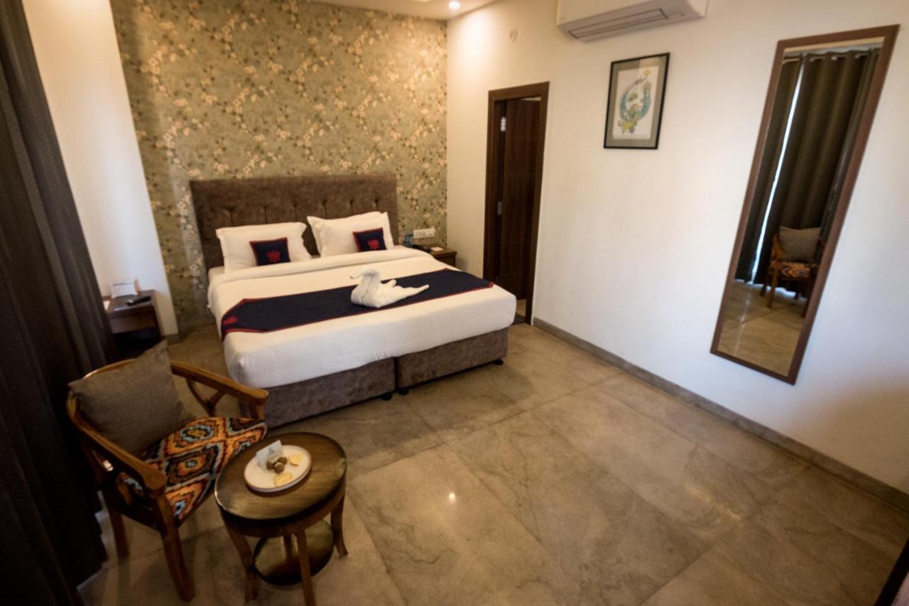 Holywater Hotel By Ganga Kinare #150 Mts From Ganga Ghat リシケーシュ エクステリア 写真
